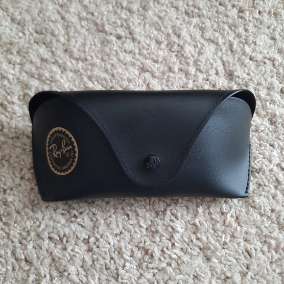 Ray-Ban black snap closure glasses/sunglasses case - Picture 1 of 8